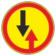 Дорожный знак 2.6 «Преимущество встречного движения» (временный) (металл 0,8 мм, III типоразмер: диаметр 900 мм, С/О пленка: тип А инженерная)